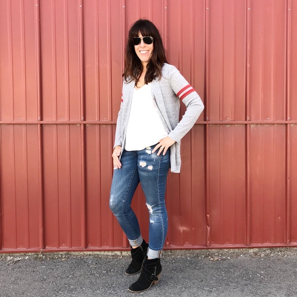 Sporty Gray Stripe Cardigan - Picture 4 of 4